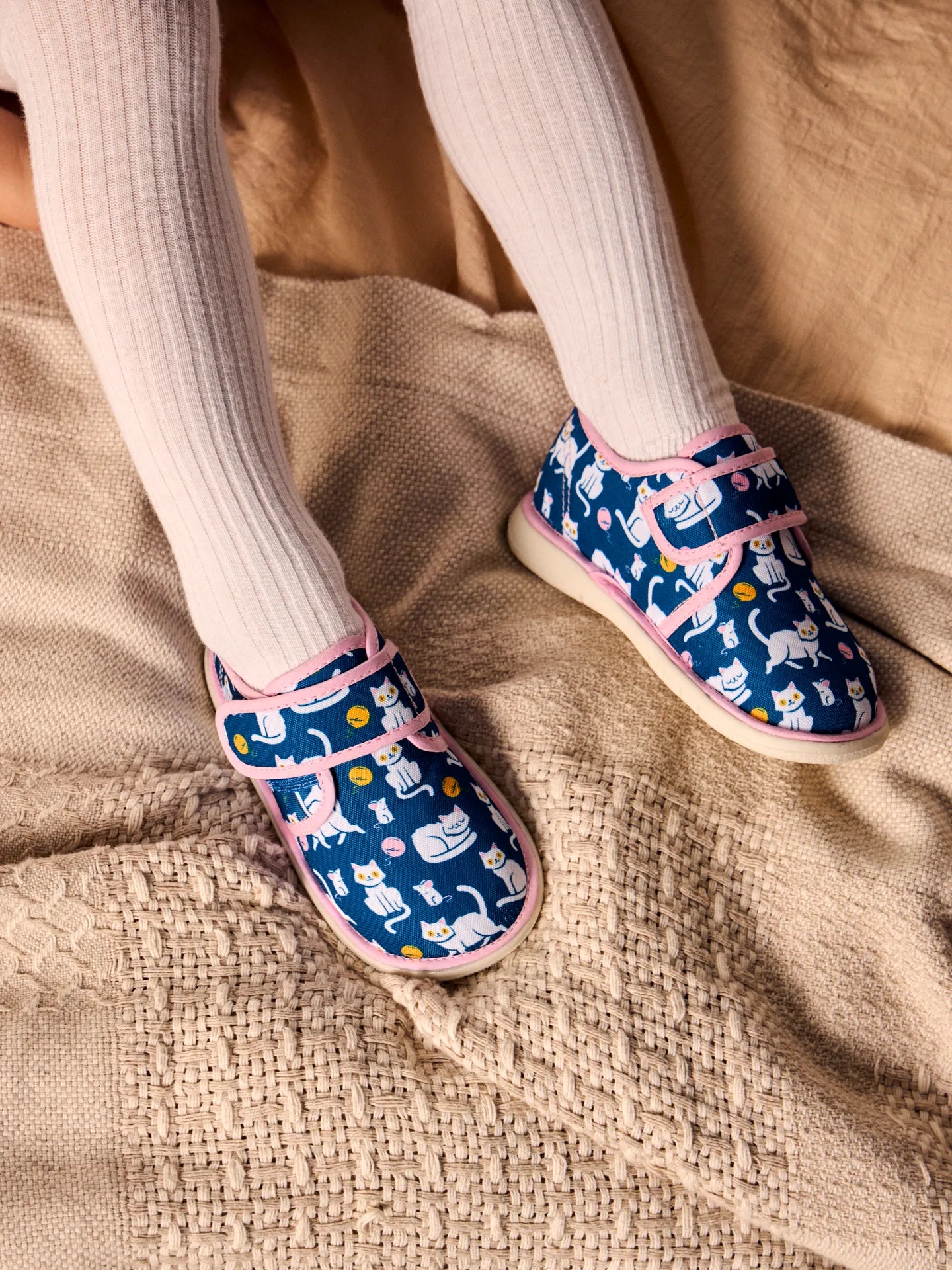 baby-slippers-playful-kitty-c9/c9fdd64863462b4c573c0c497e919addb098f24e