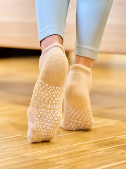 beige-pilates-yoga-socks-b8/b809590b8e8de376d4680d906d5df6d166d3e611