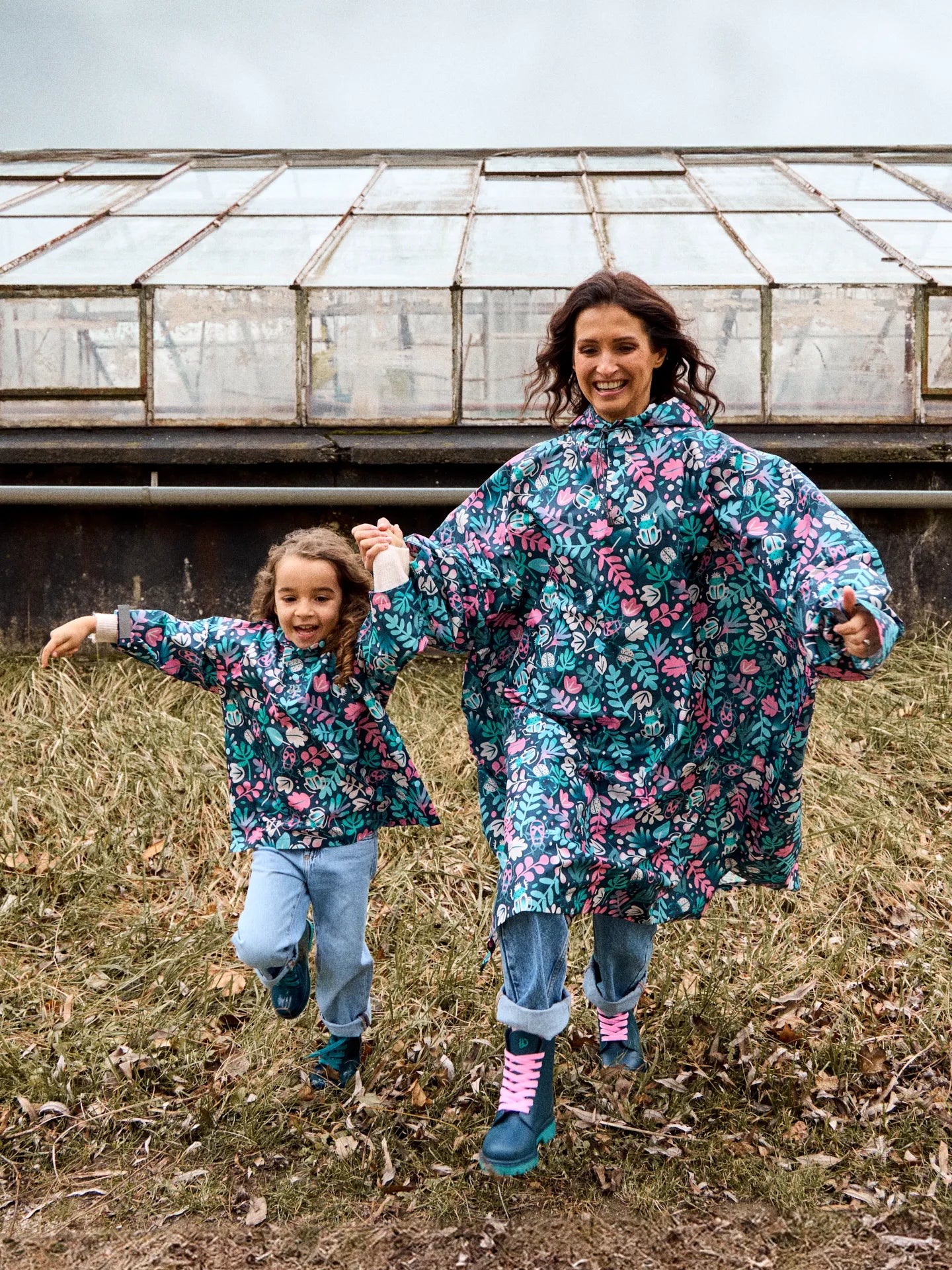 kids-raincoat-leaves-bugs-df/df8203c7b3a82397149643e4607252002ae0eac9