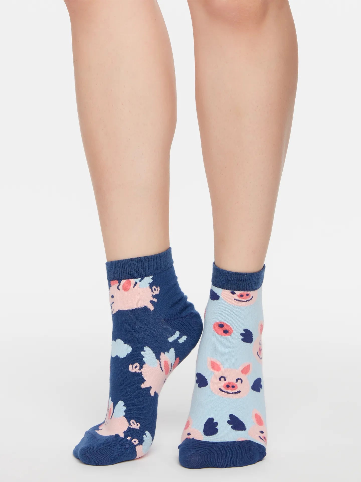 ankle-socks-flying-pigs-02-f7/f7ccf016e23698b7f03072746bad2fb7075c70a6