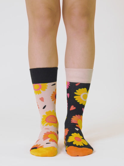 Živahne nogavice Ljubi me, ne ljubi me